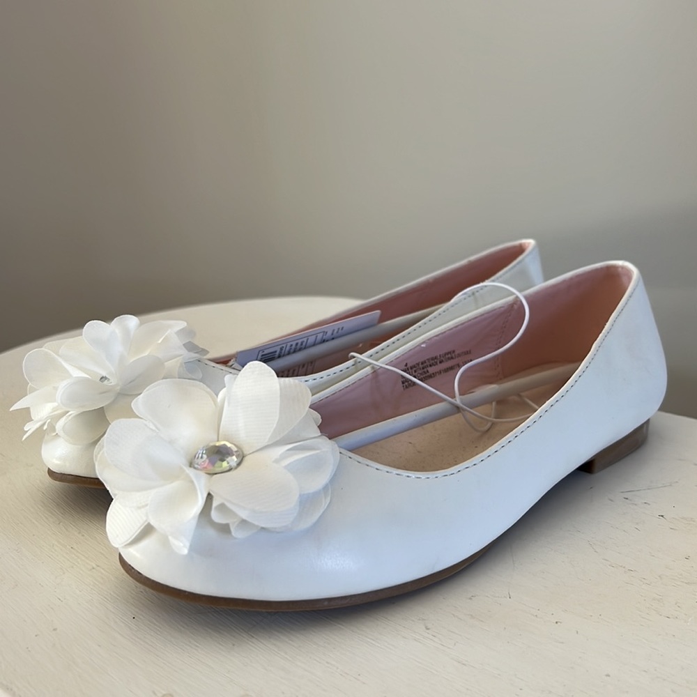 Flower by Nina  NWT “Muriel” White Formal Dress Shoes Size 4 - Picture 4 of 11
